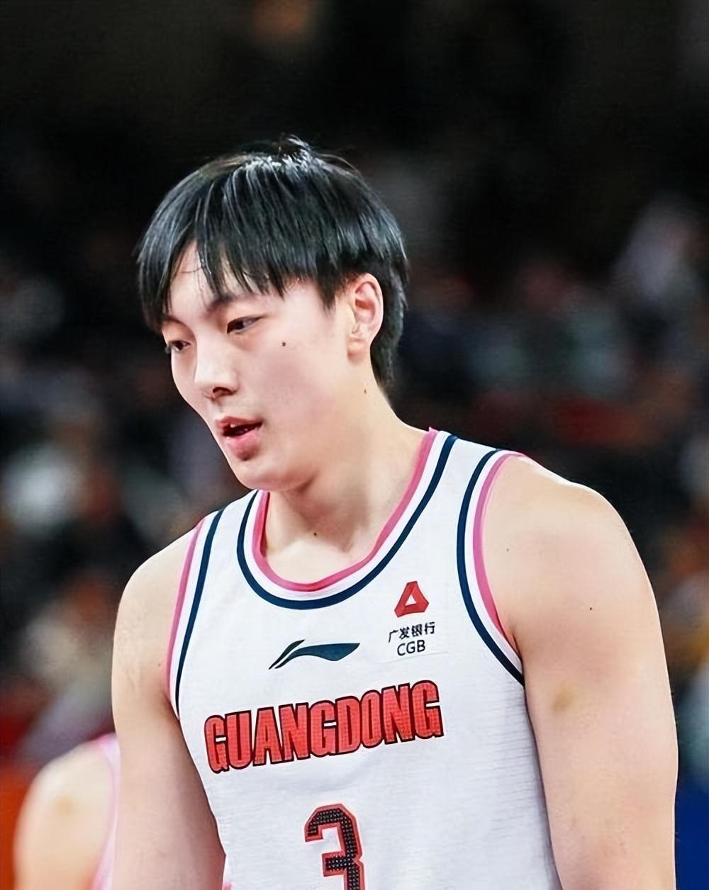 包含江西男篮上演惊险逆转，成功摘得胜利宝座的词条
