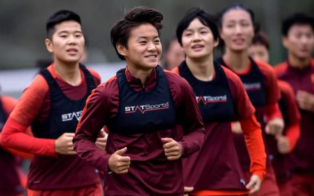 巴西女子足球队实力碾压对手，晋级八强